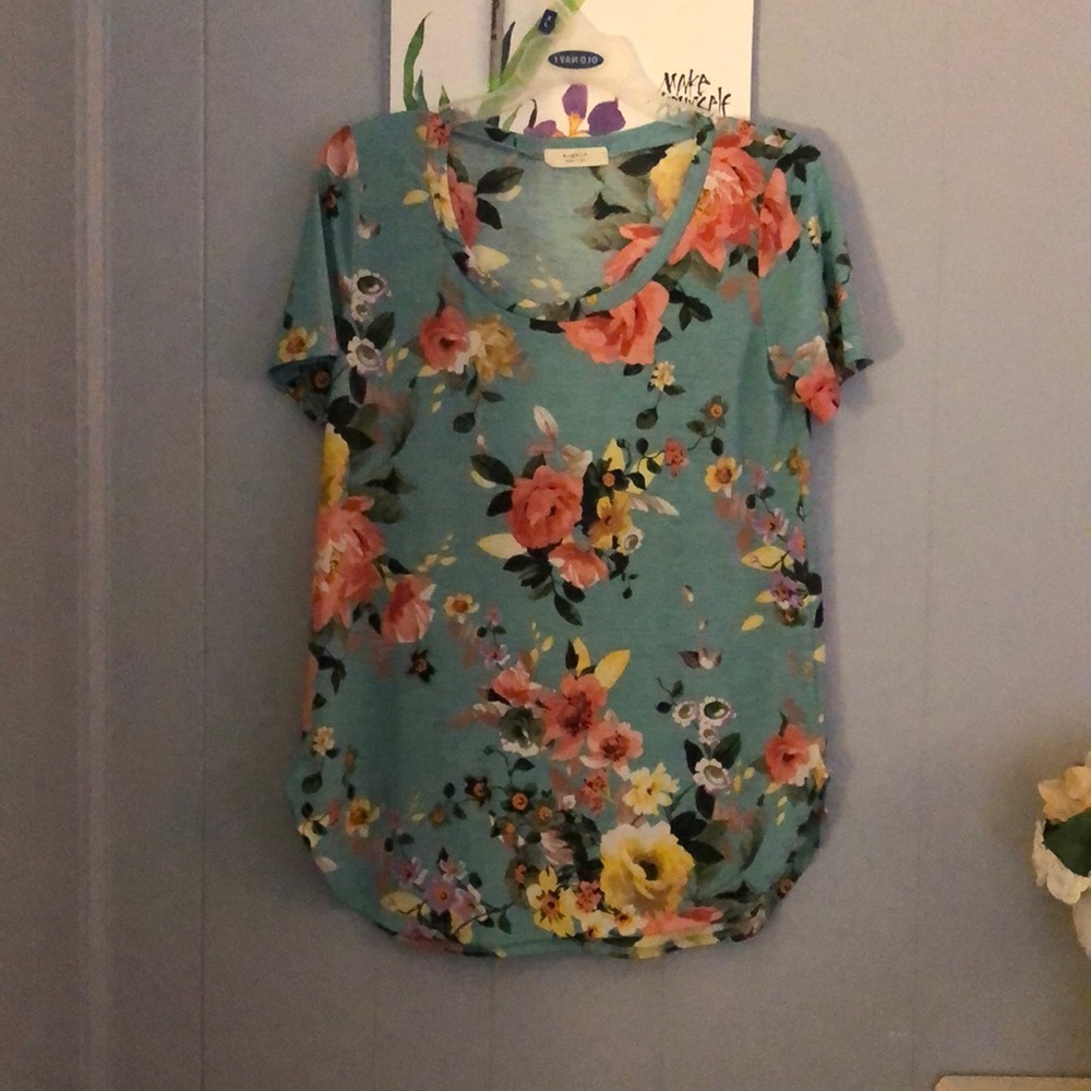 Floral tee shirt/blouse